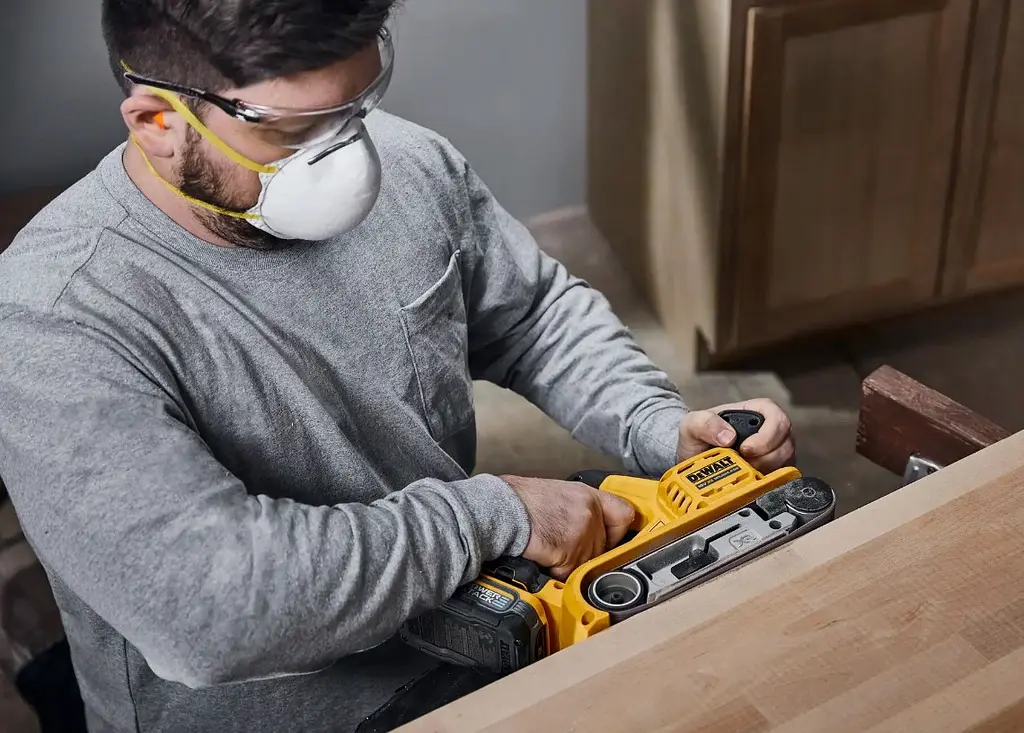 Стрічкова акумуляторна шліфмашина DeWalt без АКБ та ЗП DCW220N - фото 12