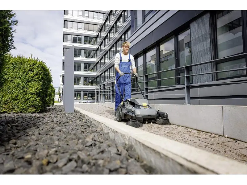 Підмітальна машина Karcher KM 70/30 C Bp 2SB (1.517-231.0) - фото 3