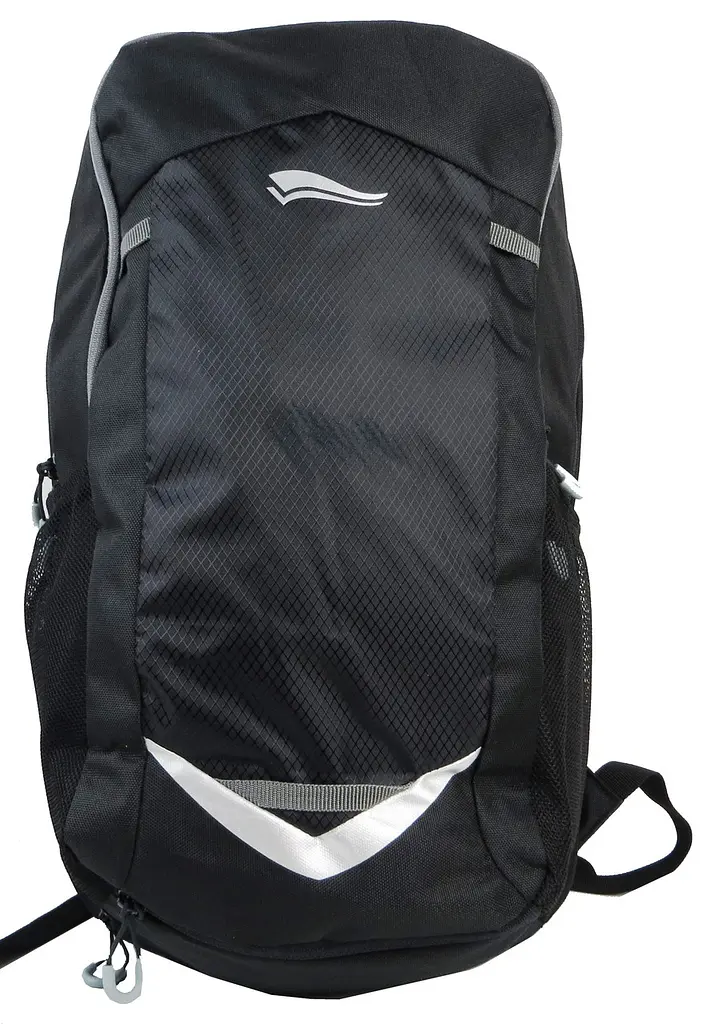 Рюкзак спортивний з дощовиком Crivit IAN398768 17L Чорний - фото 2
