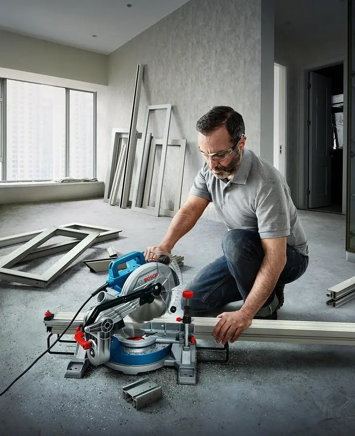 Пила торцювальна Professional GCM 216 1300Вт Bosch teh0025849 - фото 8