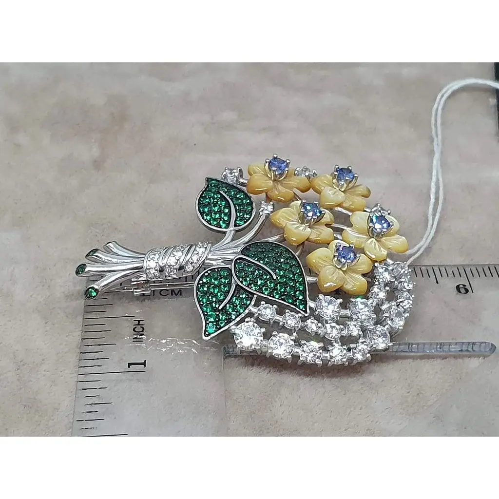 Срібна брошка Tango з перламутром, нанокристалами і фіанітами. 660144С - фото 4