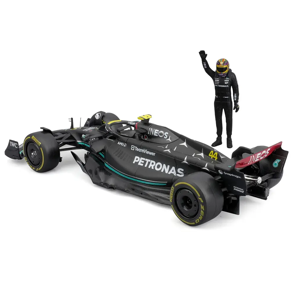 Масштабна модель автомобіля Bburago Автомодель з фігуркою - Mercedes-AMG F1 W14 E Performance, 1:24 (18-28037) - фото 6