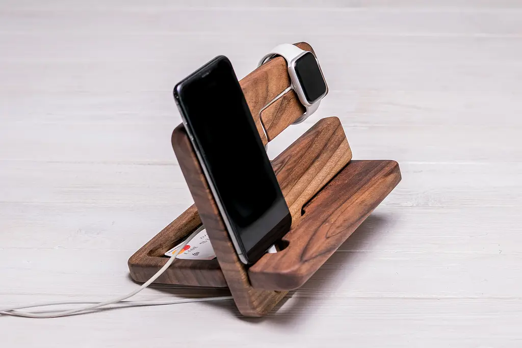 Дерев'яний тримач для телефона/годинника iWatch на робочий стіл ecoWalnut - фото 2