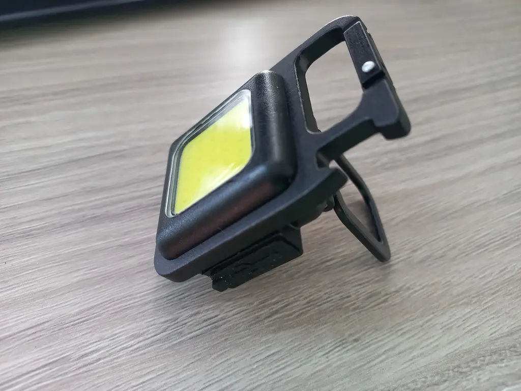 Ліхтарик багатофункціональний з карабіном Rechargeable Keychain Light акумуляторний 3 режими - фото 4