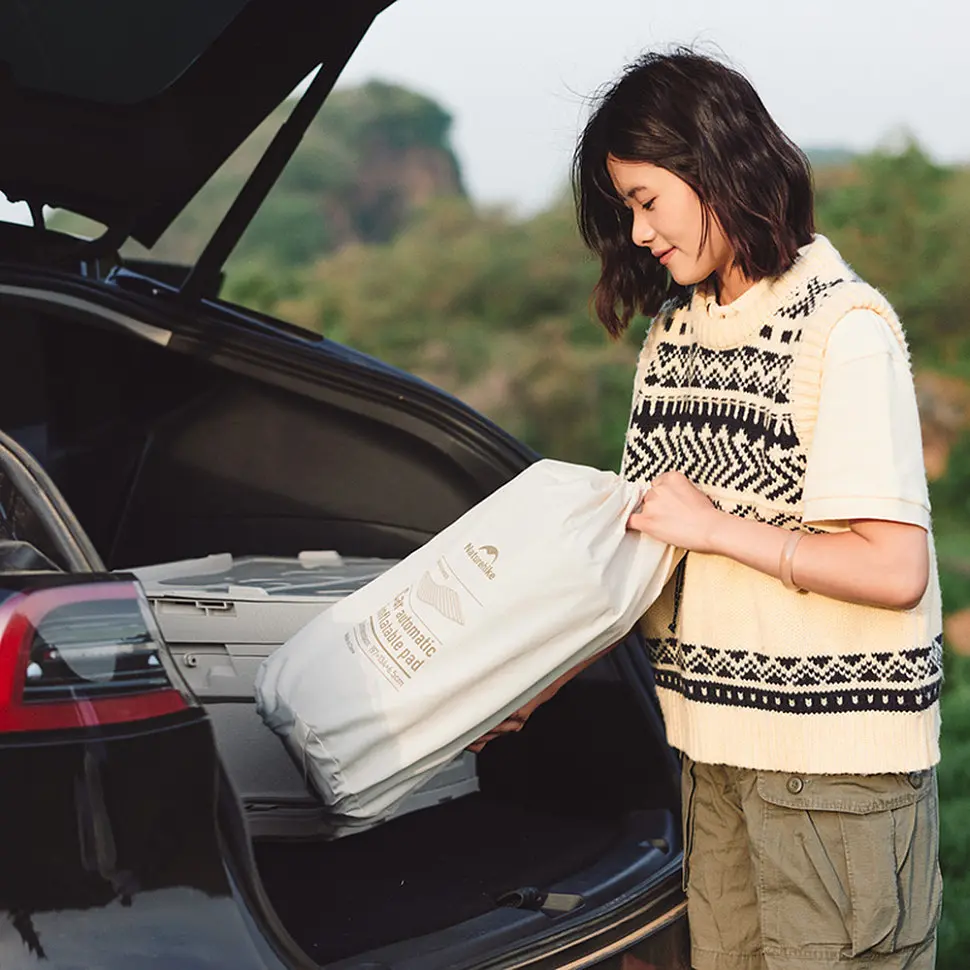 Матрац автомобильный кемпинговый двухместный Naturehike CNK2450WS010, 197х134х6,5 см светлый со встроенной помпой для надува - фото 4