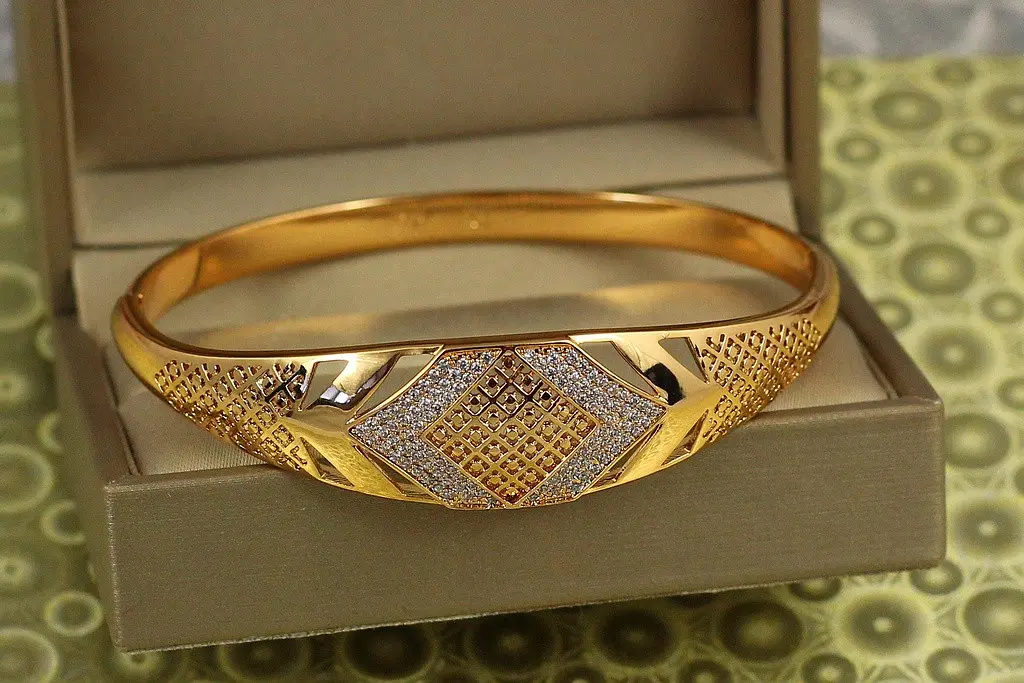 Браслет бенгл Xuping Jewelry Аскольд 60 мм на руку від 17 до 19 см золотистий