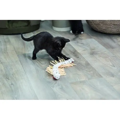 Іграшка Trixie Сороконіжка плюш і рафія для котів 33 см - фото 4