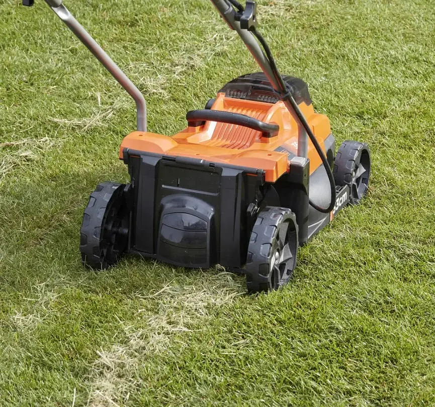 Газонокосилка аккумуляторная Black+Decker BCMW3336L1 - фото 4