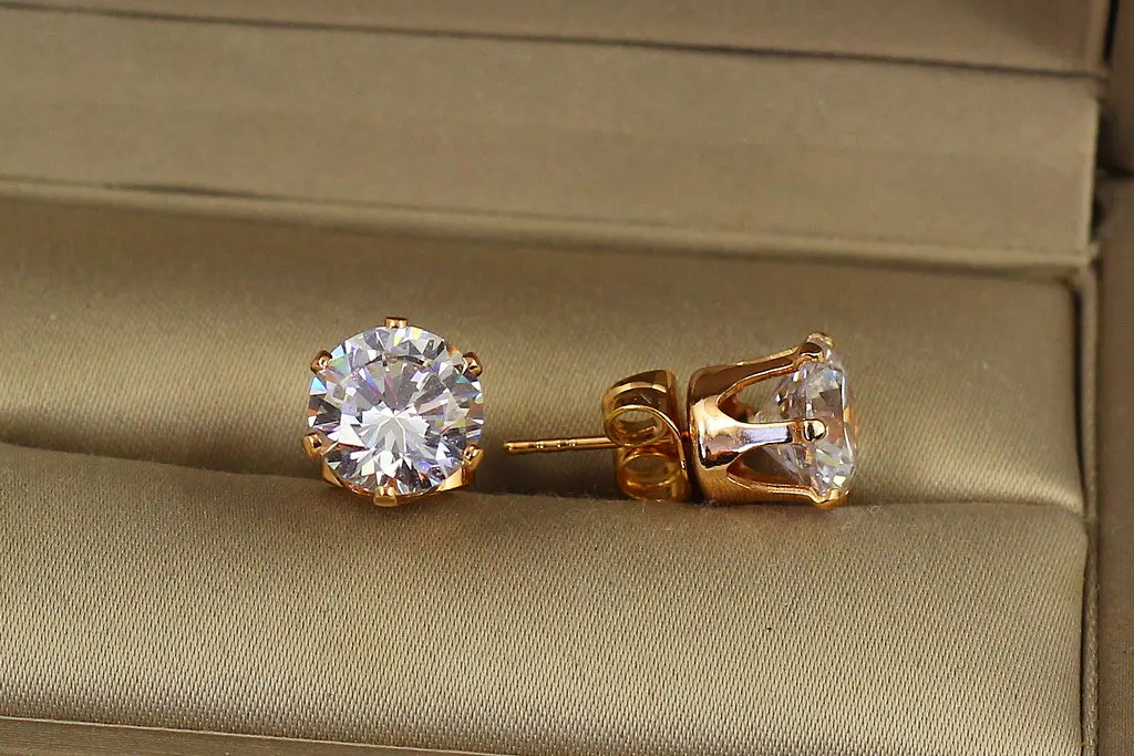 Сережки Xuping Jewelry гвоздики 9 мм оправа корона золотисті - фото 3