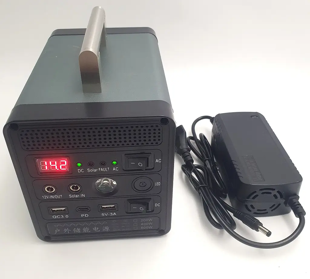 Акумуляторний інвертор-перетворювач напруги 200 Вт 48000 mAh Power Bank з розеткою 220 V та 12 V, зарядна станція Yachu 175.2 Wh 12,8 V/12 Ah/200 W - фото 4