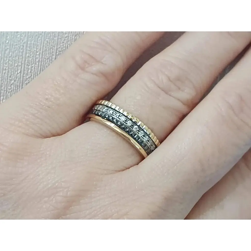 Золоте кільце Родинні коштовності Бушерон з фіанітами. 1710496 18,5 - фото 2