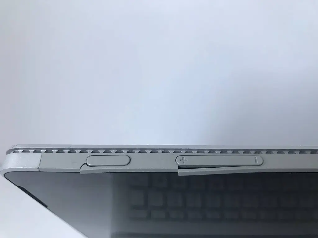 Ноутбук Microsoft Surface Book (i7-6600U / 16GB / SSD 512GB / GeForce 940M 1GB / 13.5" 3000x2000 IPS Touch) б/в - фото 7
