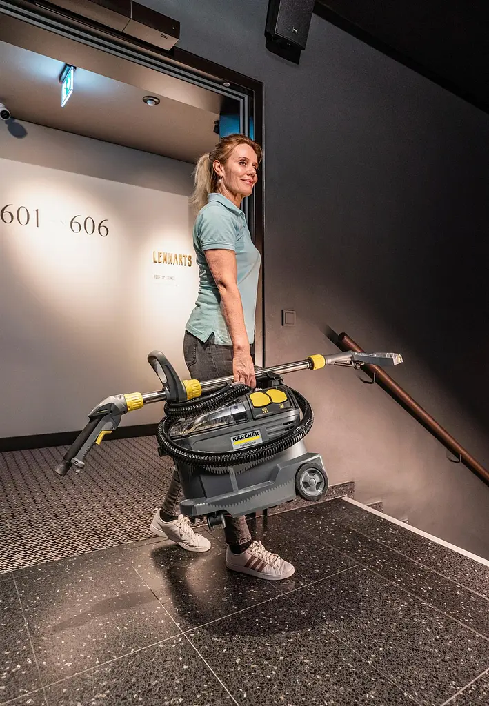Пилосос Karcher Puzzi 8/1 Adv (1.100-241.0) - фото 4