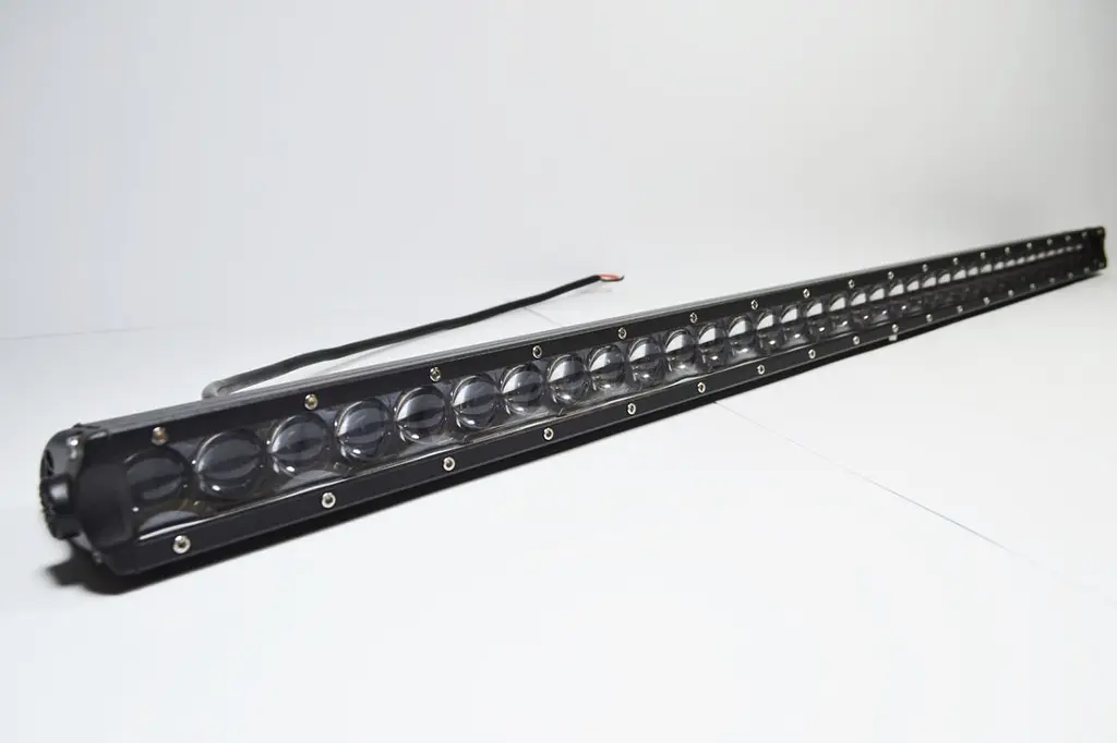 Світлодіодна Балка фара LED / 1045x43x80 mm / 200W / 5W x 40 / 10-30V / Ближнє та Далеке світло (LC4 5D) - фото 2