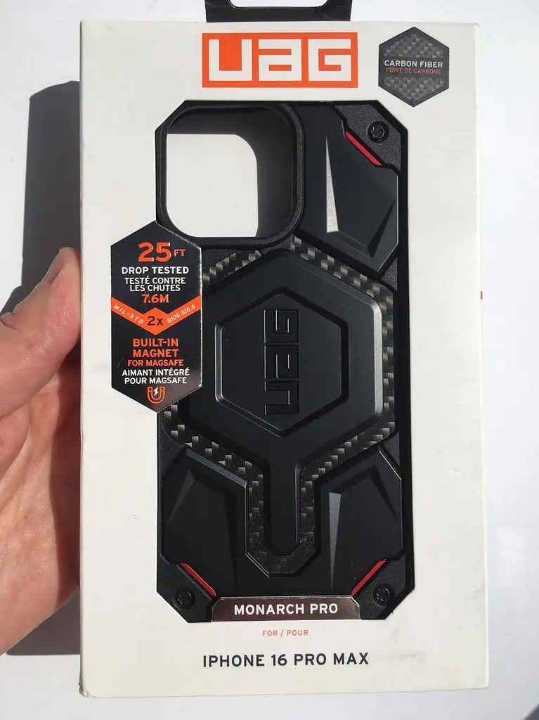 Протиударний чохол UAG Monarch Pro MagSafe для iPhone 15 Pro Max (6.7") Carbon Black 1144911F4242 - фото 6