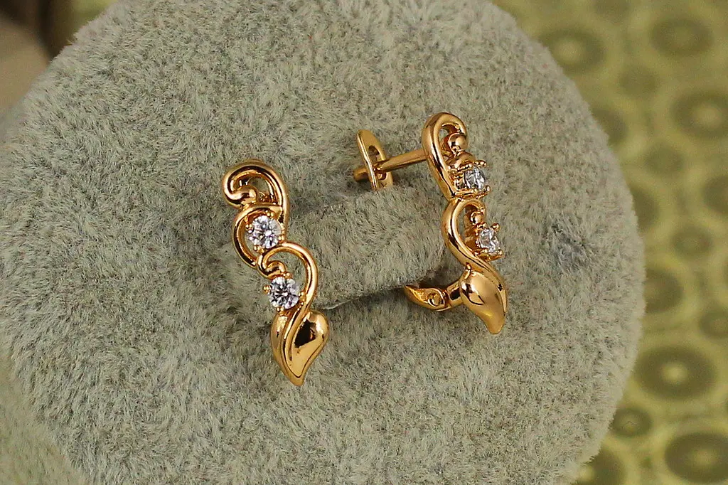 Сережки Xuping Jewelry Пасифлора 1.8 см золотисті - фото 2
