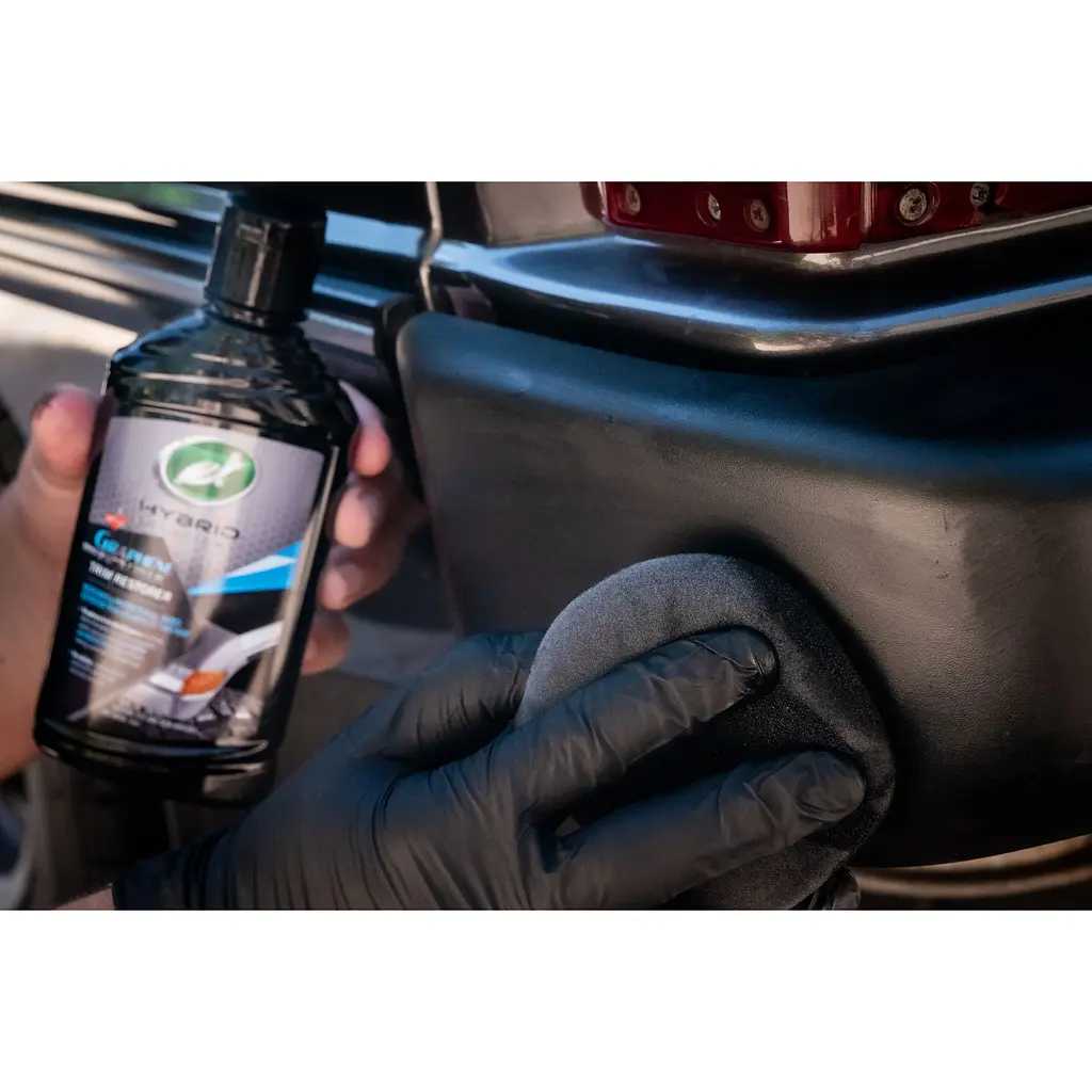 Полироль-реставратор шин и пластика Turtle Wax HS Trim Restorer с керамикой и акрилом 300 мл - фото 3