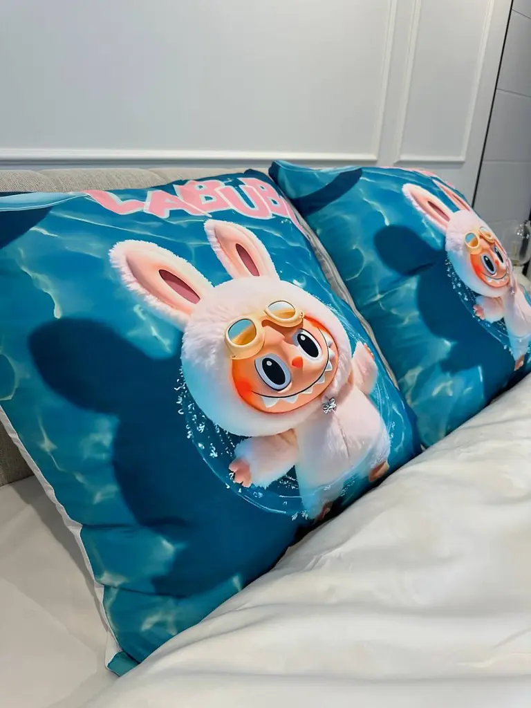 комплект постіль із мікросатина Labubu №7 полуторний 3D дизайн підковдра 150×215 см наволочки 70×70 см - фото 5