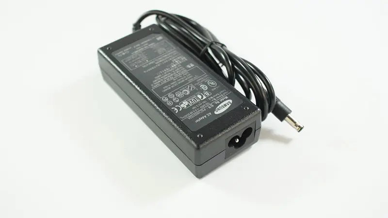 Блок живлення для ноутбука Samsung 19V, 3.16A, 60W, 5.5x3.0-PIN (без кабеля!) - фото 2