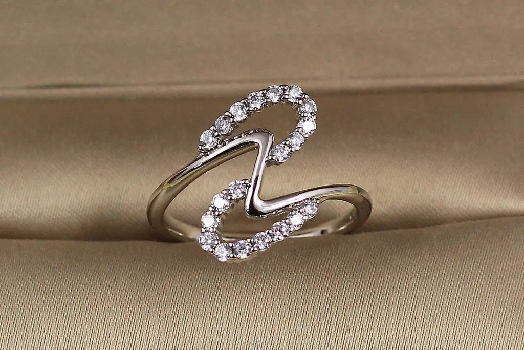 Кільце Xuping Jewelry вигадливий зигзаг р 19 сріблясте