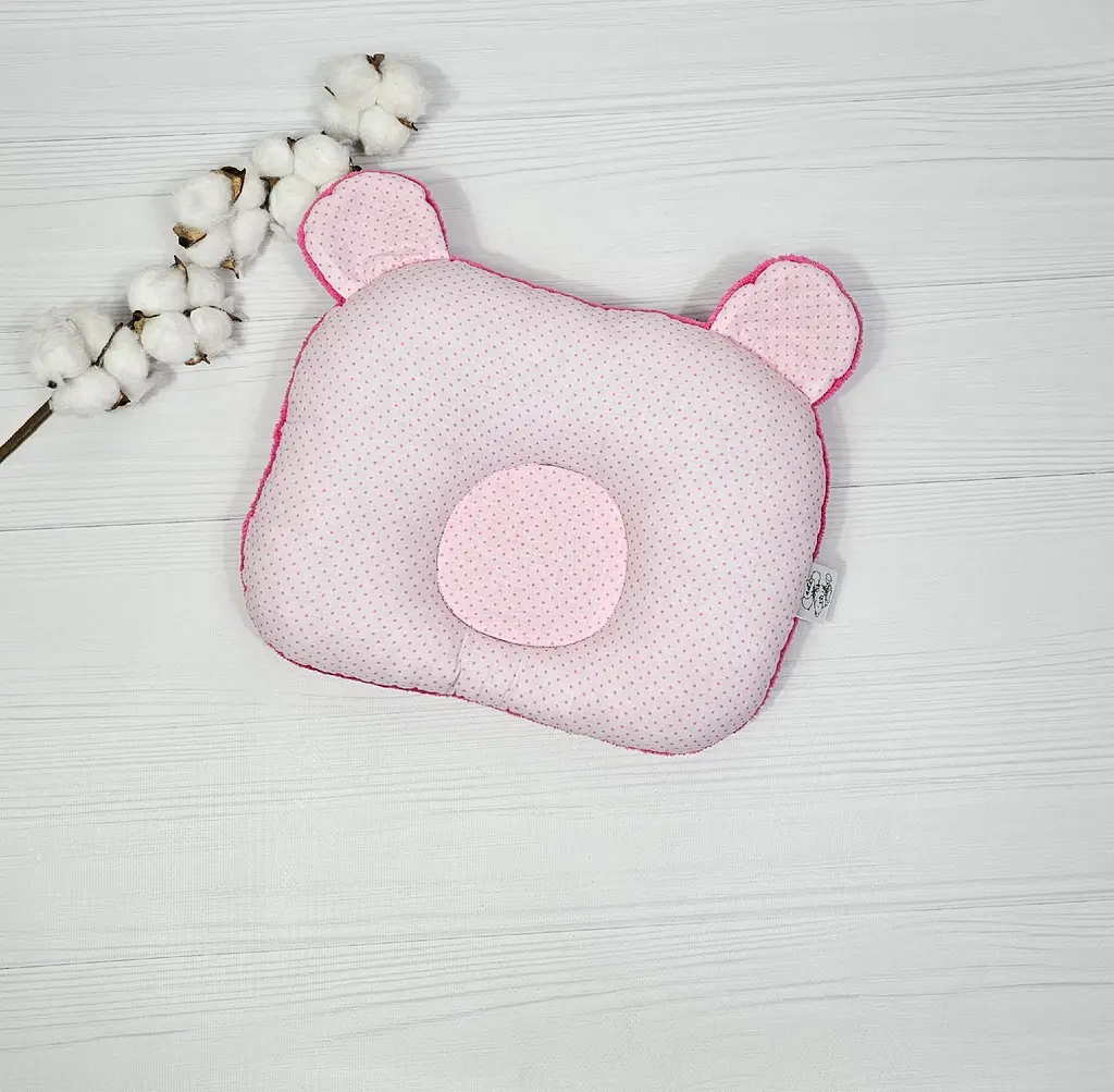 Дитяча ортопедична подушка 24×32 для новонароджених a.l.babybox Горох білий на рожевому т рожевий фліс