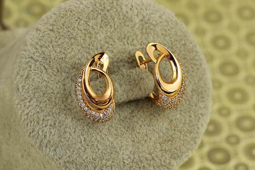 Сережки Xuping Jewelry Течія 1,8 см золотисті - фото 2
