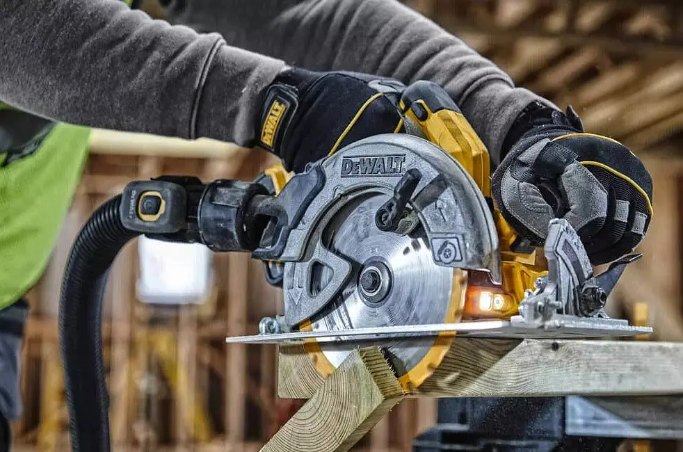Пила дискова акумуляторна DeWalt без АКБ та ЗП DCS570N - фото 11