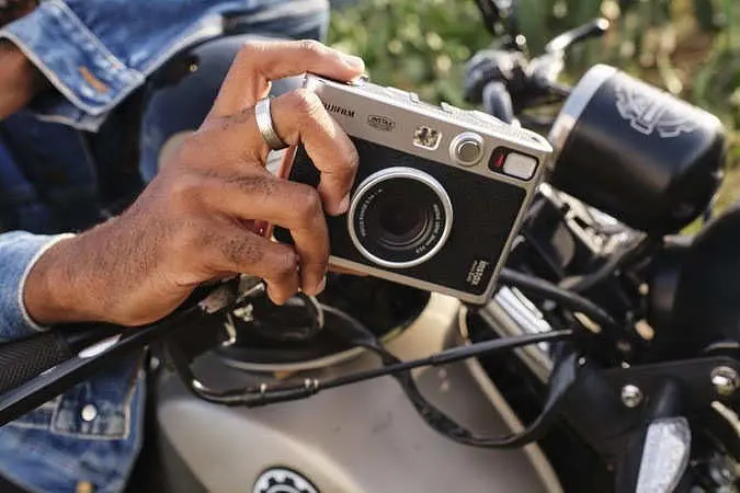 Камера моментальной печати Fujifilm Instax mini EVO Black + чехол + Instax Mini 20 шт - фото 9