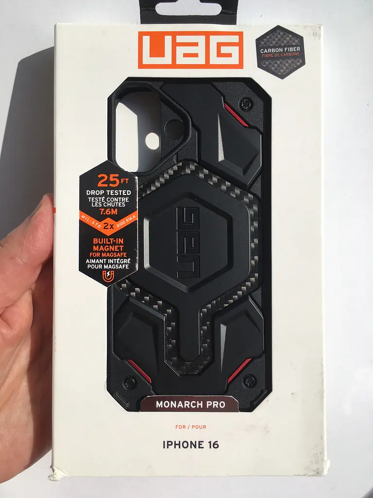 Чохол протиударний UAG Monarch Pro MagSafe для iPhone 16 Carbon Fiber Red 11449311F4242 - фото 4