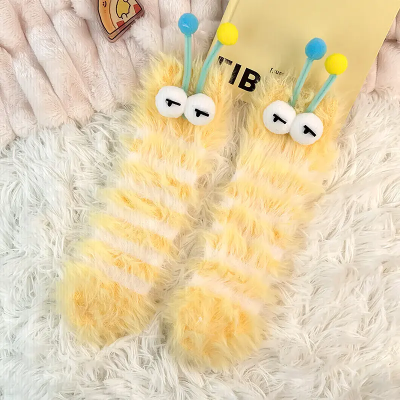 Шкарпетки дитячі у формі жовтої смугастої гусениці One Size 4274