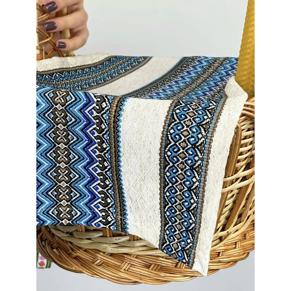 Комплект Пасхальная корзина Галичина с льняным полотенцем 70х30 см  Рандеву синий и свечой - фото 6