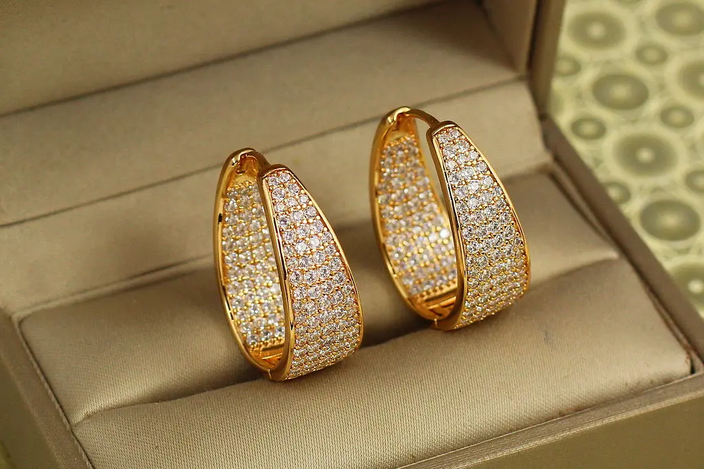 Сережки кільця Хuping Jewelry Сяйво Олімпу 2,5 см золотисті - фото 2