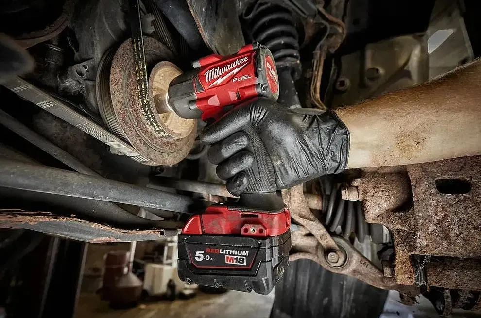 Гайковерт ударный аккумуляторный Milwaukee M18 FMTIW2F12-0 18В 0-2575 об/мин 881 Нм 1/2" кейс 2.3 кг без АКБ и ЗП - фото 4
