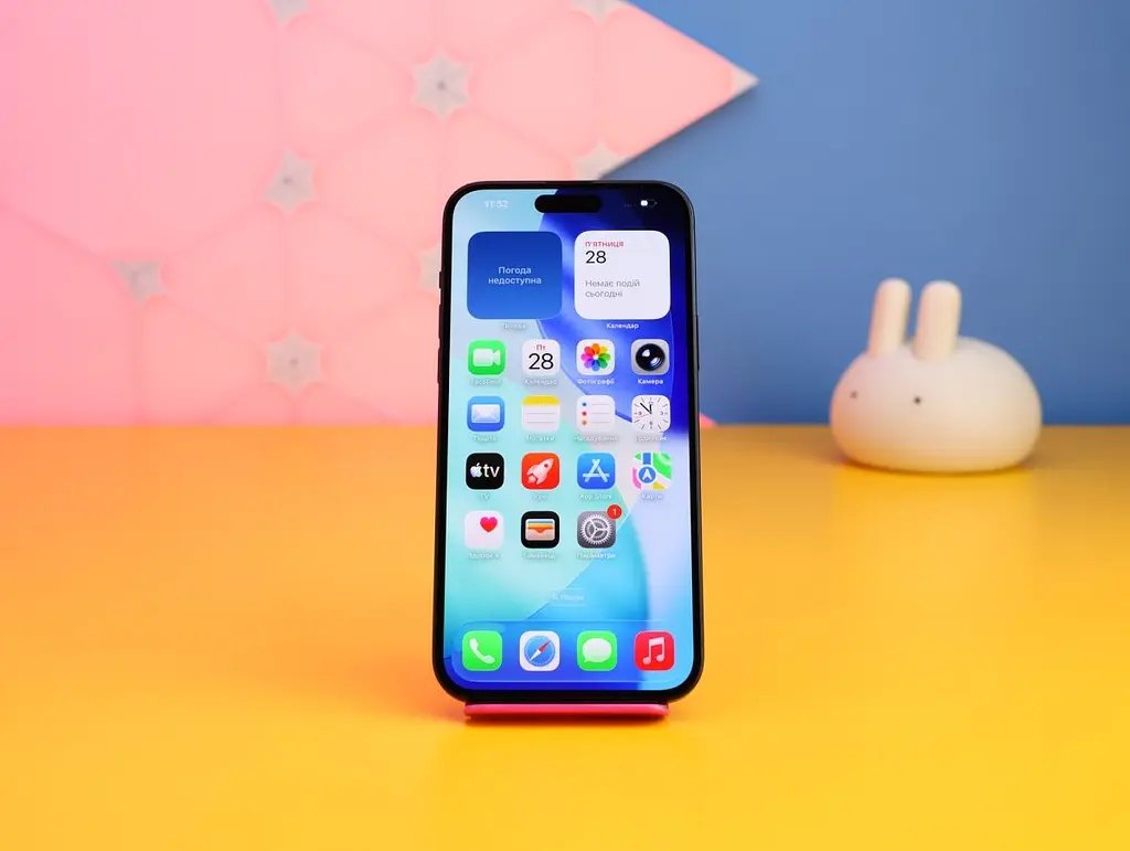 Смартфон Apple iPhone 15 Plus 256 ГБ чорний (MU183) б/в [176115] - фото 2