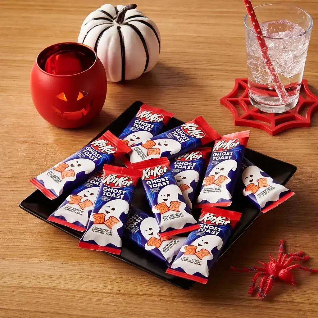 Упаковка шоколадных мини батончиков Kit Kat Halloween Ghost Toast 278 г - фото 4