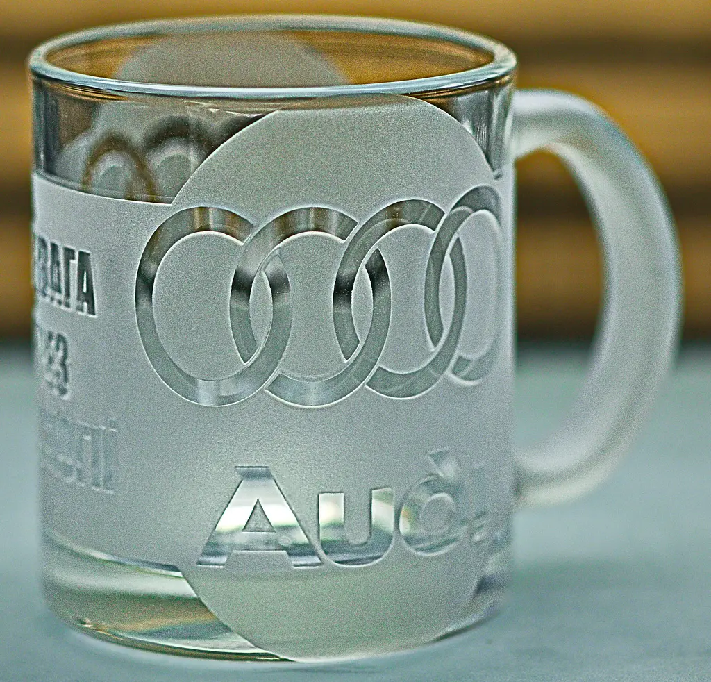 Скляна чашка Audi 320 мл з гравіюванням Подарунок автолюбителю кружка для чаю та кави з логотипом авто Ауді та  легендарний слоган - фото 7