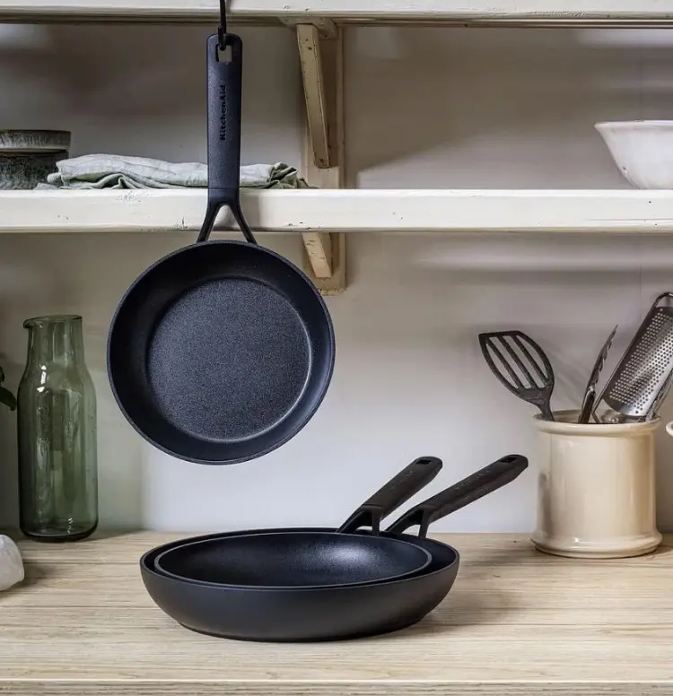 Набір сковорідок KitchenAid CFA 3 предмети чорний СС003570-001 - фото 5