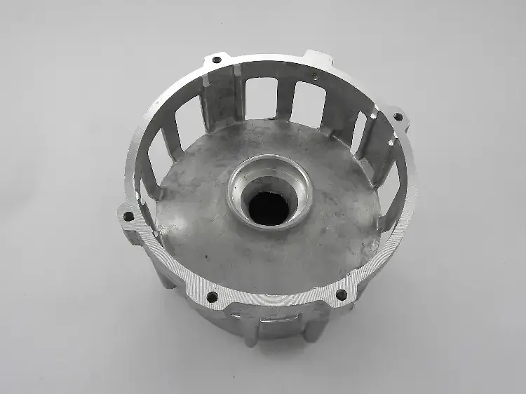 Статор двигуна з корпусом редуктора подрібнювача гілок Makita UD2500 (YA00000700) - фото 3
