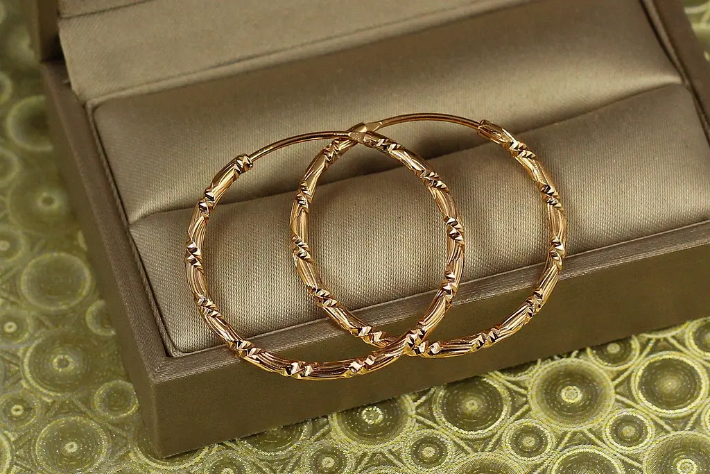 Сережки кільця Хuping Jewelry малюнок зигзаг 3 см золотисті