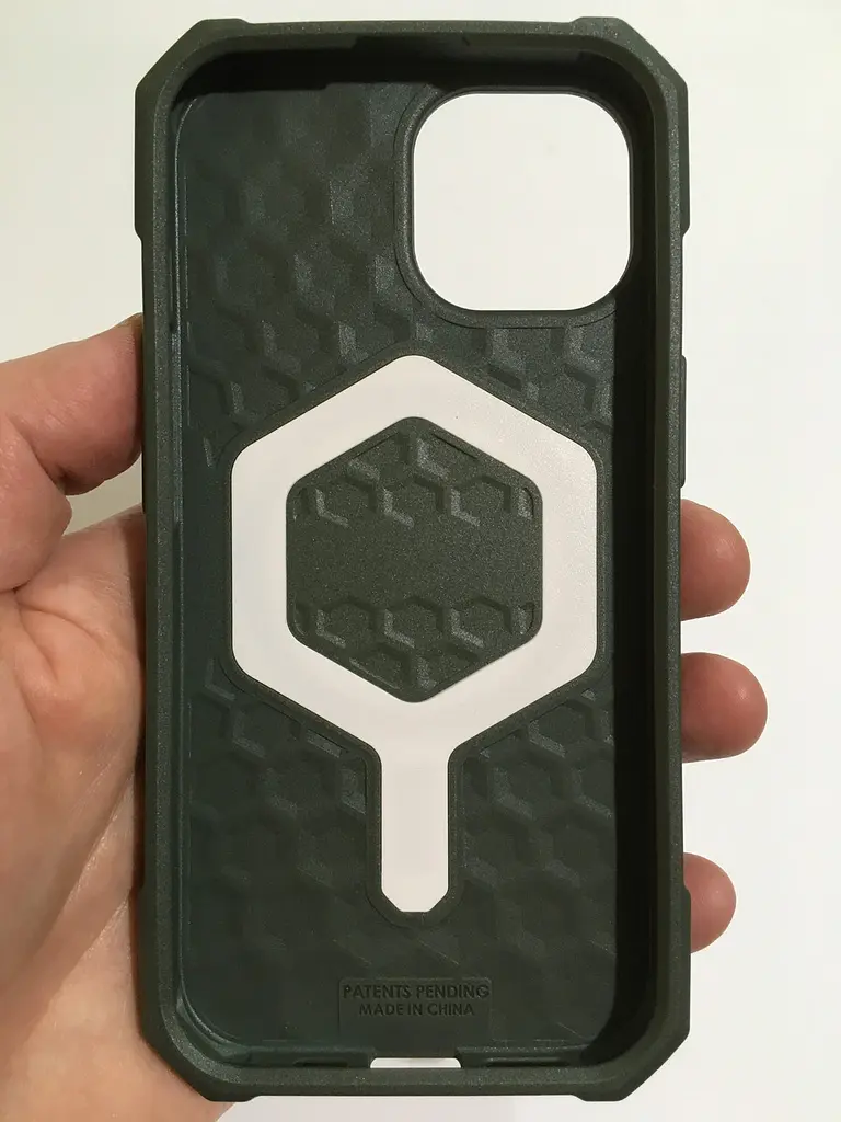 Оригинальный противоударный чехол для Iphone 15/14/13 UAG Essential Armor MagSafe Olive Drab 114288117272 - фото 5