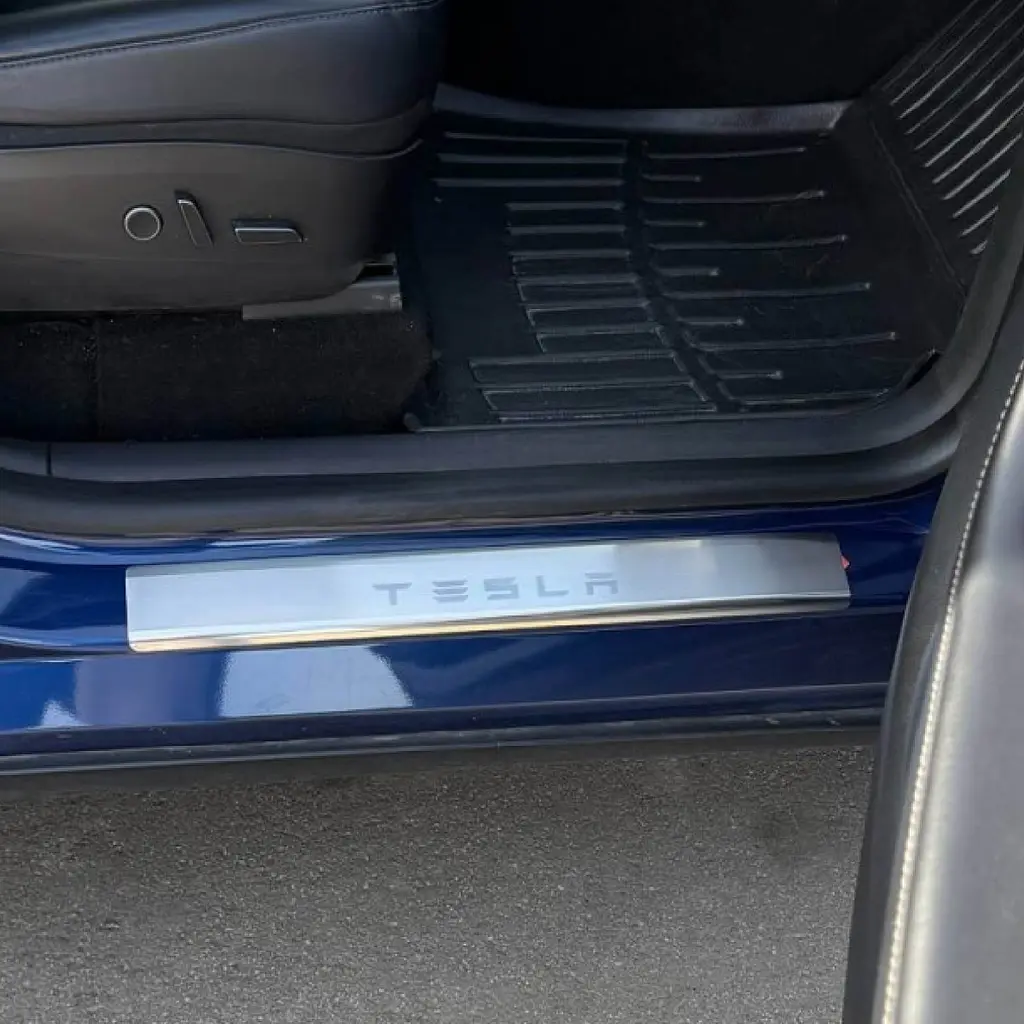 Накладки на пороги для Tesla Model Y 2019 - Нержавіюча сталь із загином та Логотипом 4 шт (Premium P-TE04) - фото 2