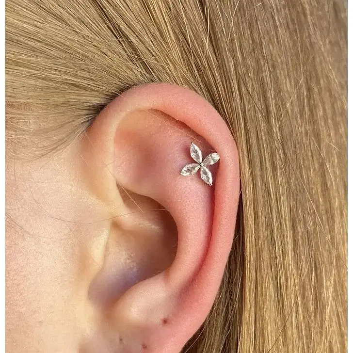 Серебряная серьга для пирсинга хеликса Ирий с фианитами. 40070.1 - фото 6