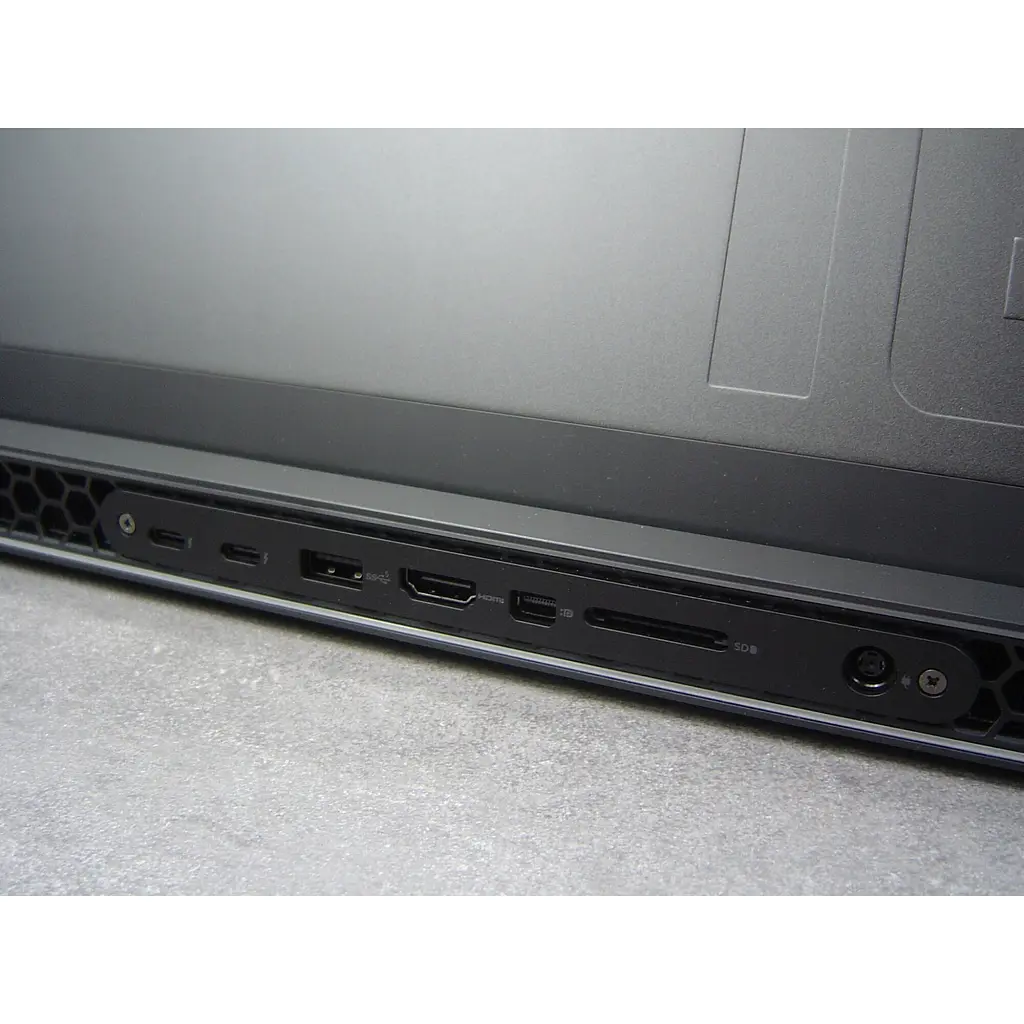 Ноутбук Dell Alienware M18 R2, Intel Core i7-14700HX, 32GB RAM, 1TB SSD, NVIDIA GeForce RTX 4070, QHD+ 165Hz, 18", черный - фото 11