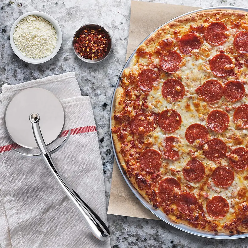Роликовий ніж для піци з гострим лезом з нержавіючої сталі та силіконовою ручкою, що не ковзає, Kitchen Master 87293 - фото 7