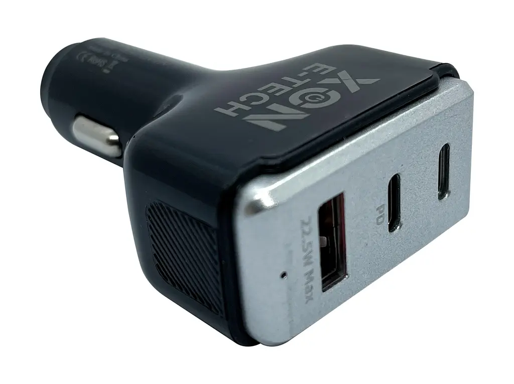 Автомобільний зарядний пристрій XON MaxCharge Type-C 82.5W (2 x Type-C PD30 + Type-A 15V/1.5A) Black (CM1A2C82WB 3500) - фото 3