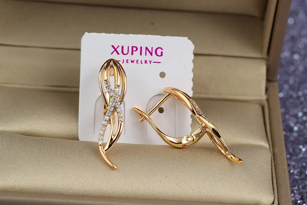 Сережки Xuping Jewelry петелька з фіанітами 2,7 см золотисті - фото 2
