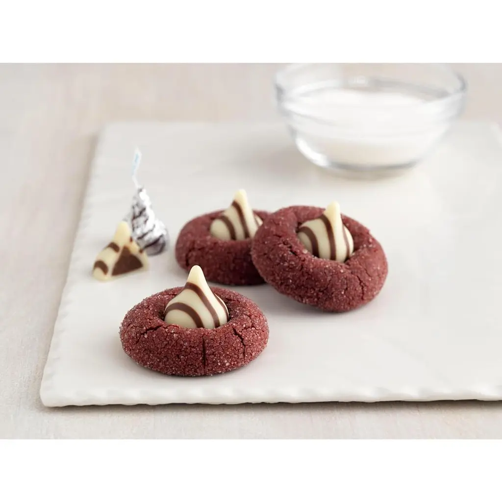 Шоколадні цукерки Hershey's Hugs Milk Chocolate and White Creme 456г - фото 5