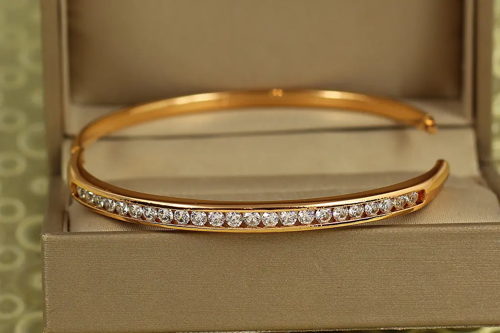Браслет бенгл Xuping Jewelry Доріжка з крупними каменями від 16 см до 18 см золотистий - фото 2