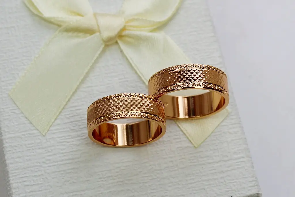 Обручка Xuping Jewelry гранчаста американка 7 мм р 20 золотиста - фото 2