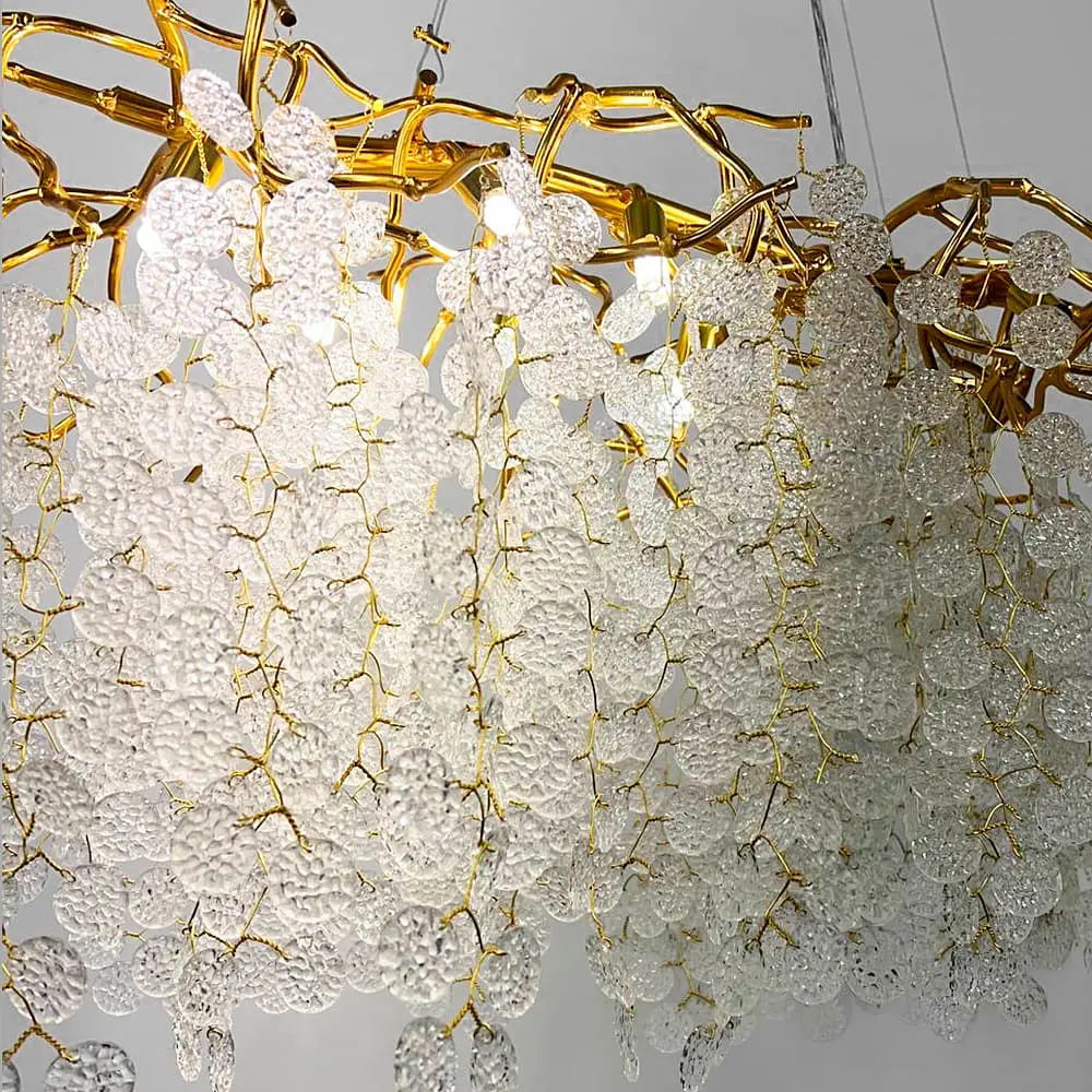 Люстра с белыми подвесками в удлиненном золотом корпусе 125х45 см Ст. 703L-1200 GD+FR | Line F - фото 3